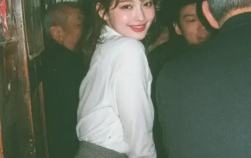 低马尾女孩在日式居酒屋