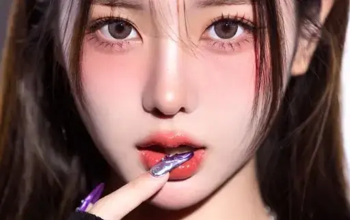 年轻女性的超近特写肖像