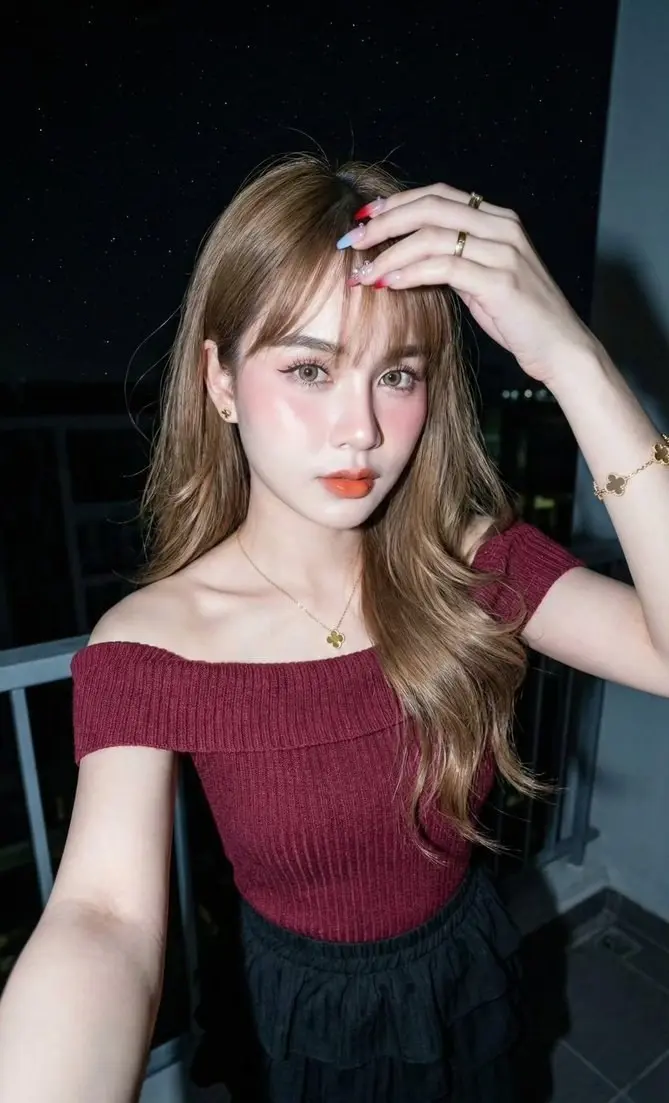 一张甜美写实的女生肖像照提示词:AI作图关键词与图片参考.